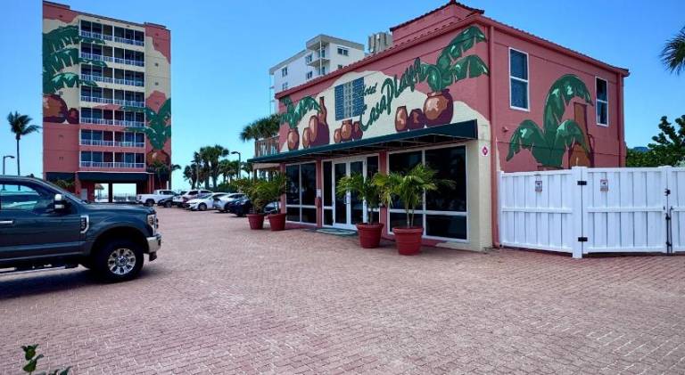 Holiday apartment with pool in Fort Myers Beach, FL