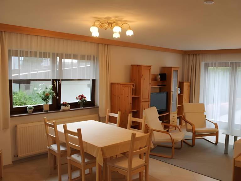 Rental apartment with yard — photo 4