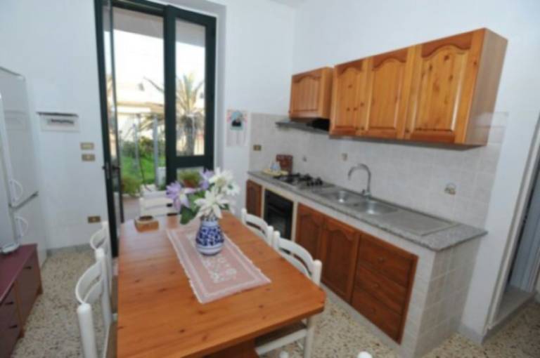 Family-friendly rental apartment with yard | Beach nearby | Dogs allowed — photo 2