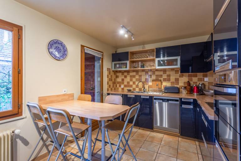 Family-oriented charming house with terrace & garden | Pets allowed — photo 3