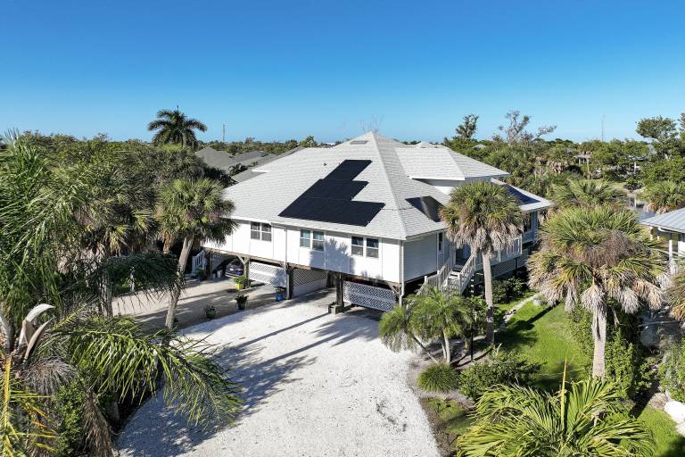 Lakefront Sanibel home - Minutes from the beach - Coastal Canopy in Sanibel, FL