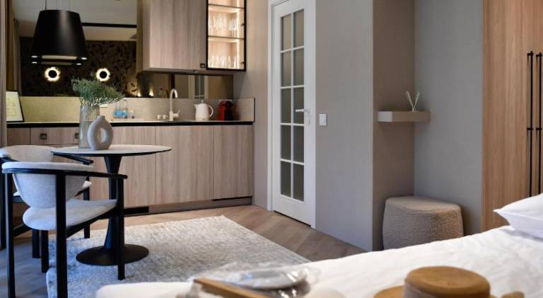Charming holiday apartment with yard, pool & hot tub | Beach nearby | Pet-friendly in Palanga