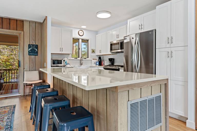 Child-friendly vacation home with barbecue & heated pool | City view | Close to the beach | Suitable for remote work | Pet-friendly in Hilton Head Island, SC