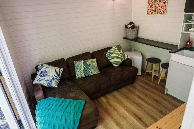 Children-friendly charming cottage with yard & hot tub | Pets allowed — photo 4