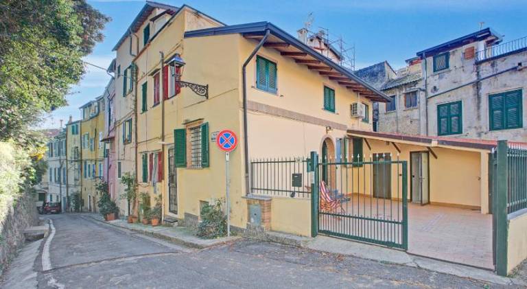 Holiday apartment with 2 rooms for 5 persons in Sanremo