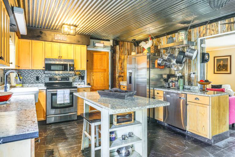 Family Home w/ Private Pool & Hot Tub in Lewes — photo 2