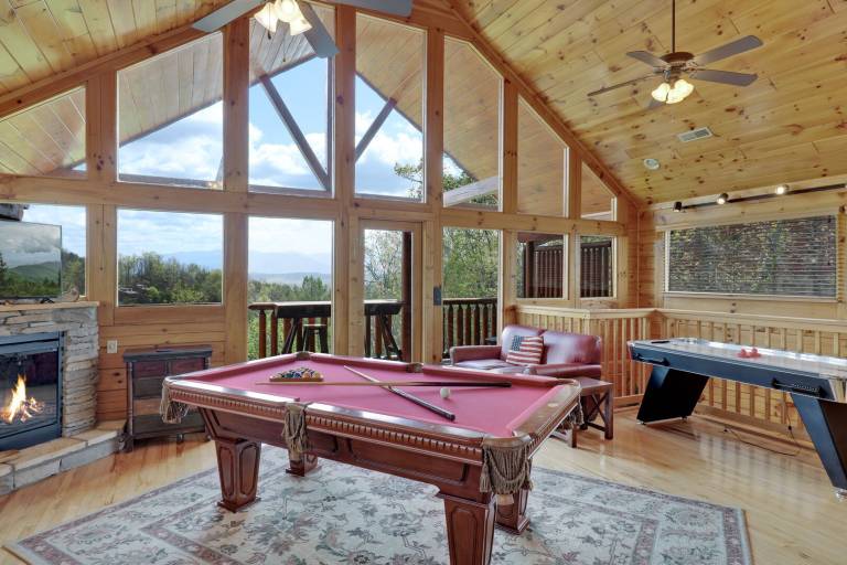 Cabin with hot tub, pool & grill | Mountain view — photo 5