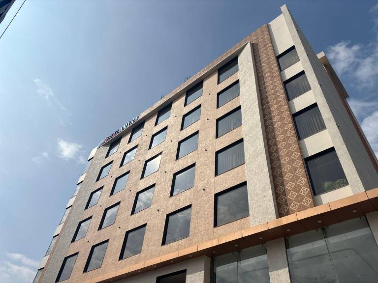 HOTEL AMYRA