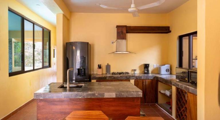 House with jacuzzi & pool — photo 3