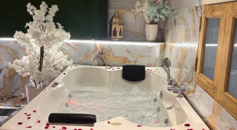 Holiday apartment with patio & jacuzzi — photo 4