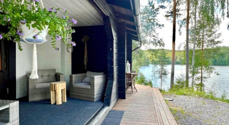 Beautiful vacation home with jacuzzi, pool & yard | Pet-friendly — photo 2