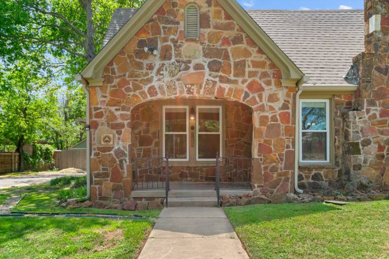 House  Central Arlington