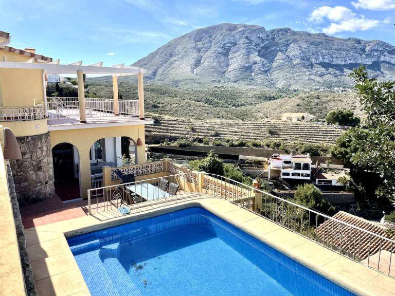 Villa with barbecue & private pool — photo 2