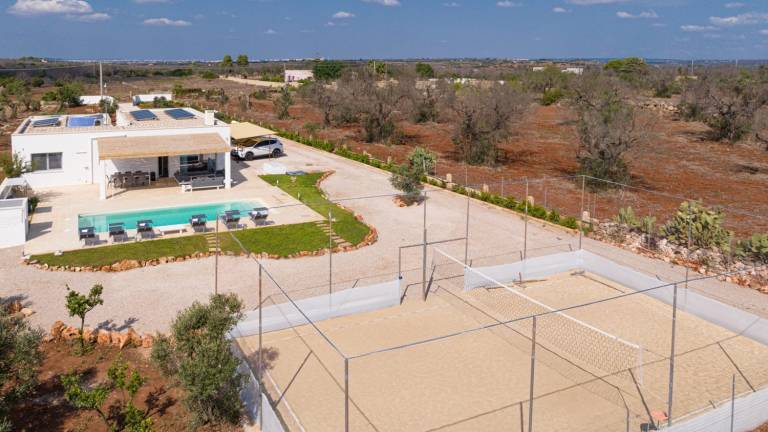 Villa with sauna, hot tub & private pool | Garden view — photo 2