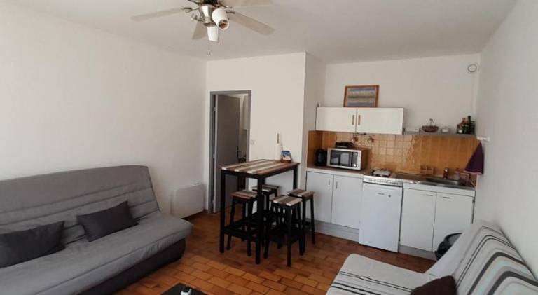 Apartment with 1 room for 4 persons in Six-Fours-les-Plages