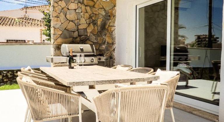 Villa with pool — photo 3