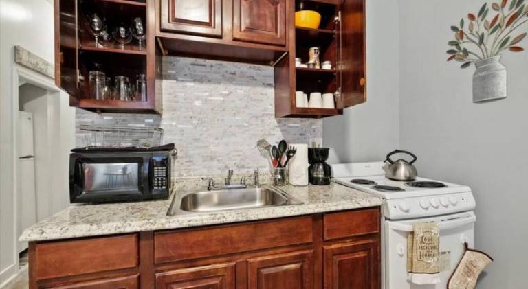 Renovated 2BR w Amenities — photo 4