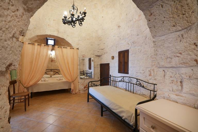 Holiday Home 'Trullo Luce Ostuni' with Private Terrace and Wi-Fi — photo 4