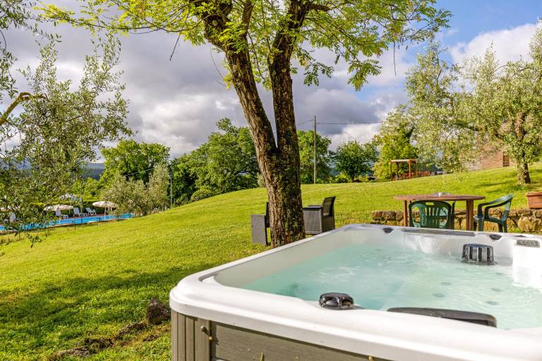 Cottage 'Nel Verde Con Jacuzzi' with Shared Pool and Shared Garden — photo 2