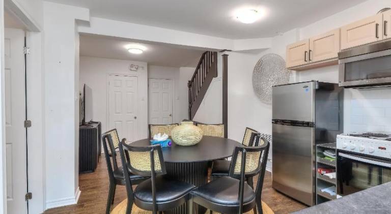 Apartment | Close to Notre-Dame Basilica | Pets are welcome — photo 4