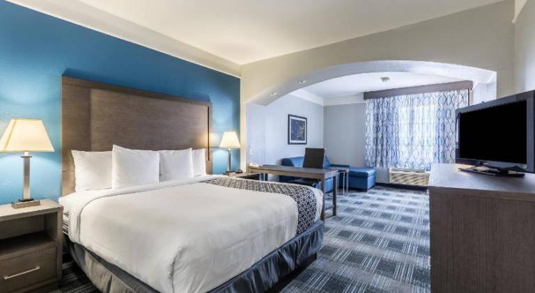 Platinum Inn & Suites Webster — photo 2