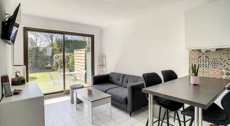 Apartment with patio & garden | Suitable for remote work in Royan
