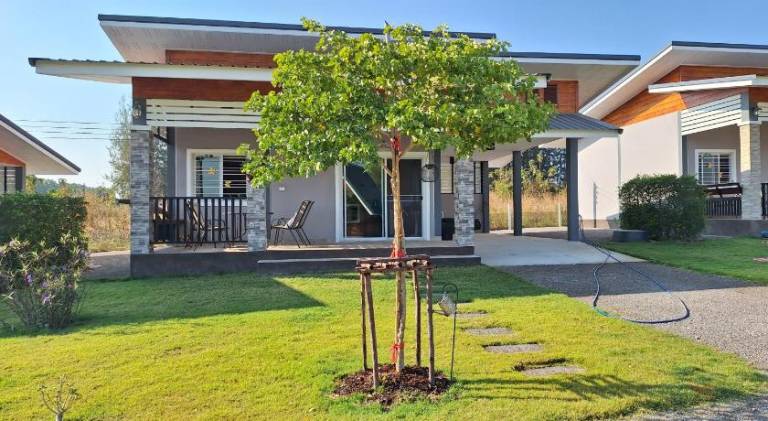 Vacation home with grill, garden & patio — photo 3