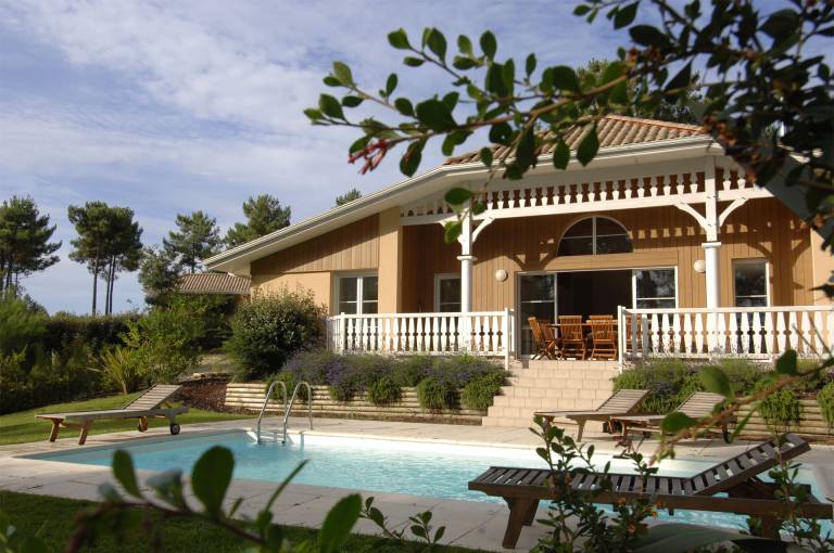 Villa with barbeque & pool | Golf view in Lacanau