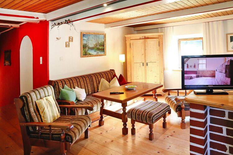 Fully equipped beautiful vacation home with yard, patio & grill | Dogs allowed — photo 3