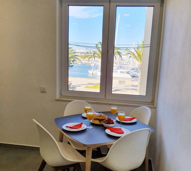 Lagos Marina and promenade view apartment central — photo 2