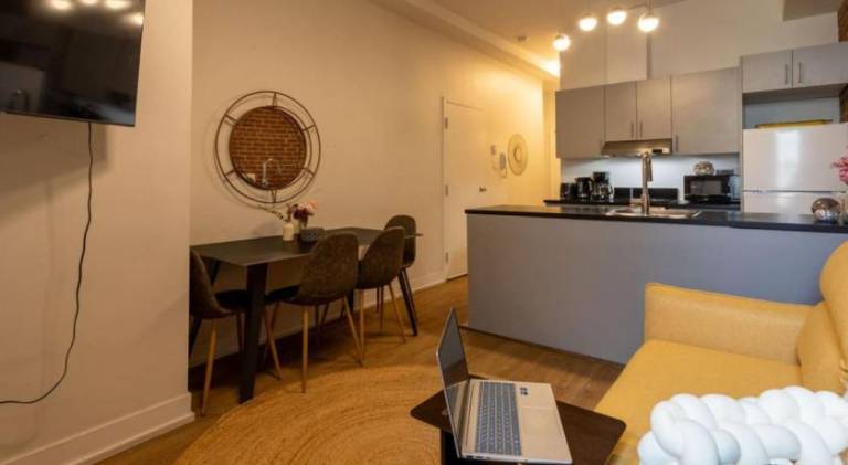 Sleek 2BR in Heart of Downtown Montreal — photo 3