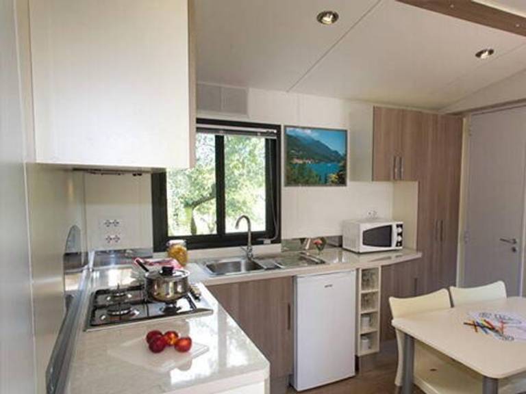 Mobile home with patio & pool — photo 5