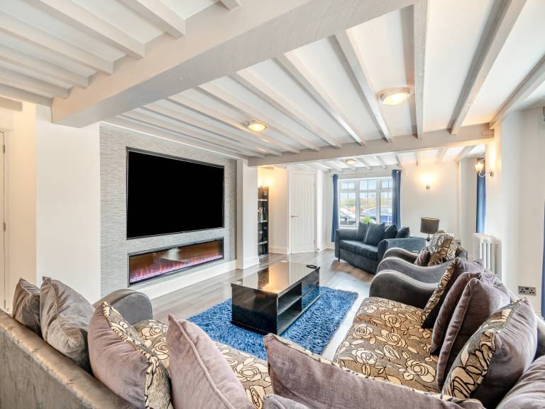 Cottage with yard & private pool | River view — photo 3