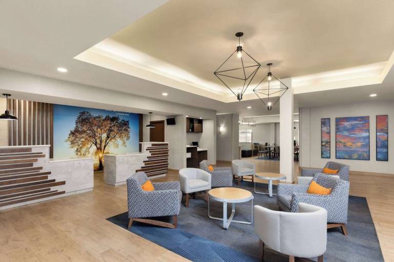 La Quinta Inn & Suites by Wyndham Santa Clarita Valencia