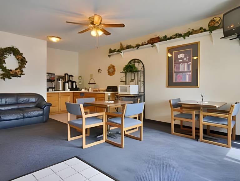 Boarders Inn & Suites by Cobblestone Hotels - Waterloo — photo 3