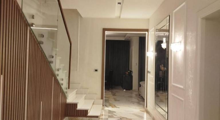 310 m&sup2; Villa