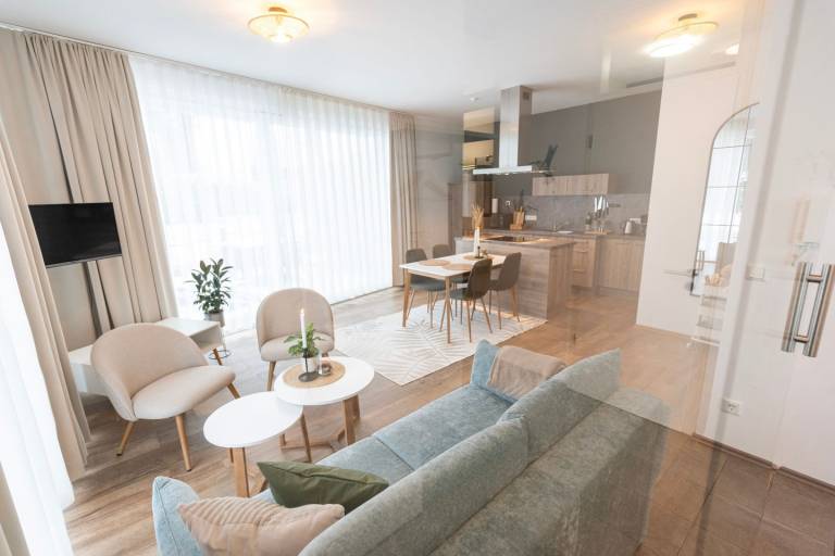 SmartFewo Windbrecher Terrasse Sauna Park