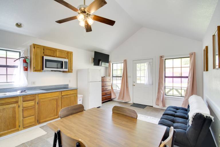 Charming Biloxi Studio w/ Community Pool & Lake! — photo 3