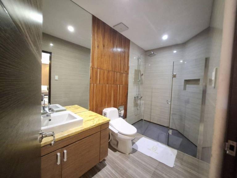 One house Luxury Home UNIT1 — photo 2