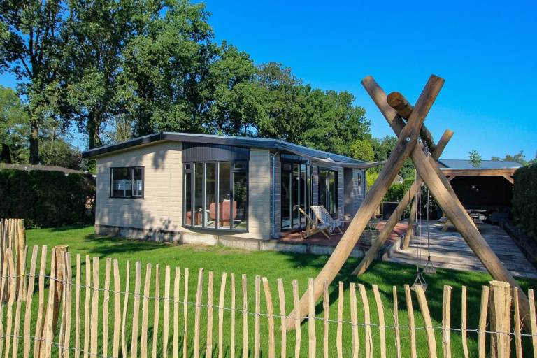 Chalet mit Terrasse, Sauna und Whirlpool | Gartenblick