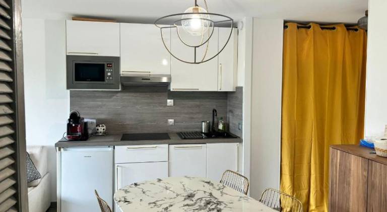 Holiday apartment with patio — photo 4