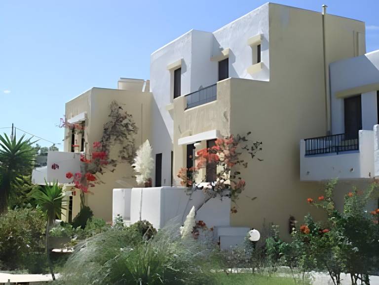 Apartment with yard, BBQ & pool in Kos
