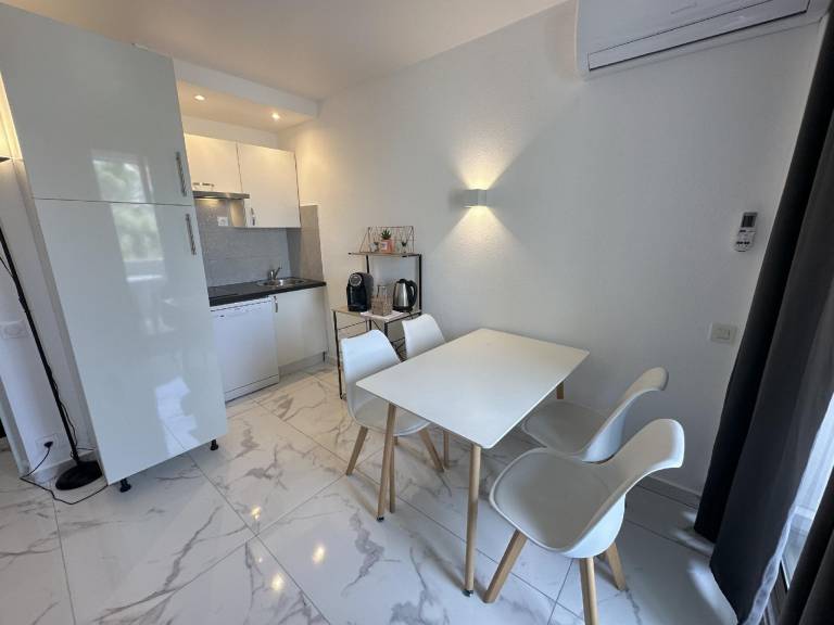Rental apartment with yard & terrace — photo 3