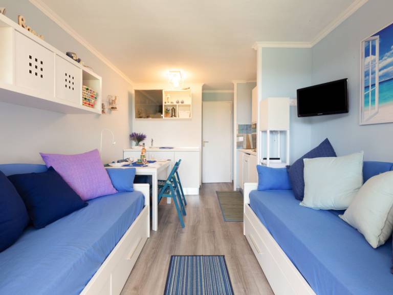 Children-friendly apartment with yard, terrace & pool | Dogs allowed in Saint-Raphaël