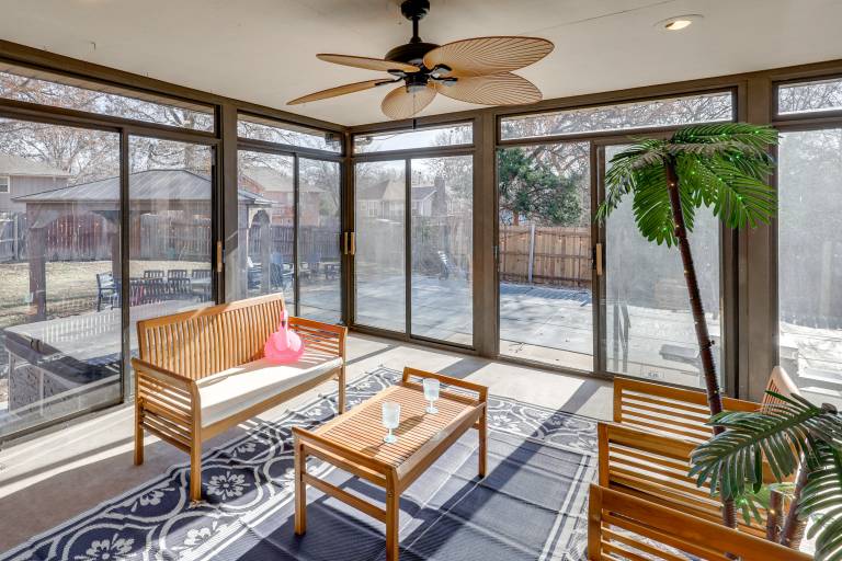 3,000-Sq-Ft Group Getaway w/ Pool Near Kansas City — photo 2