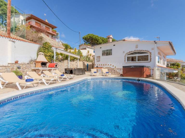 Child-friendly vacation home with patio, private pool & BBQ | Sea view | Perfect for remote work | Pets allowed — photo 2