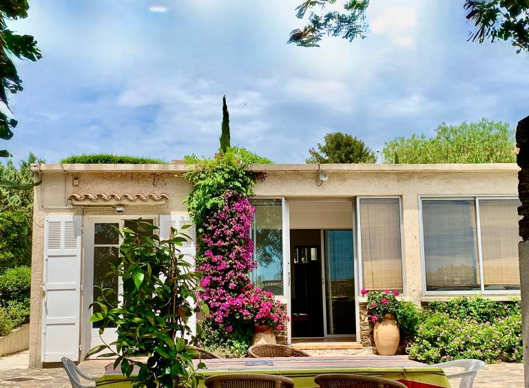 Charming Villa in Bormes-les-Mimosas: Comfort, Relaxation & Beaches Nearby. Pets Welcome in Bormes-Les-Mimosas
