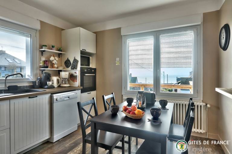 Gite with yard, terrace & grill | Sea view — photo 2