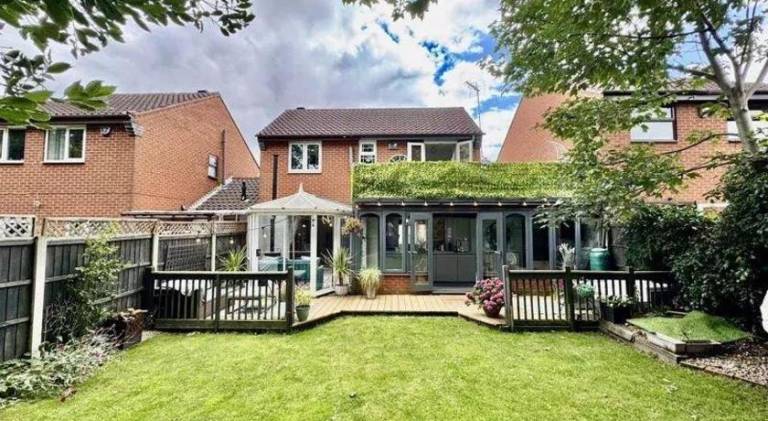 Luxury 3 bedroom house Quiet/Central/free parking — photo 4