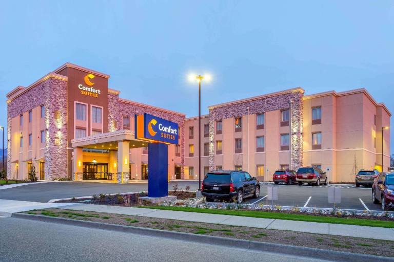 Comfort Suites Burlington near I-5 — photo 2